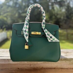 Elegant Green Leather Handbag